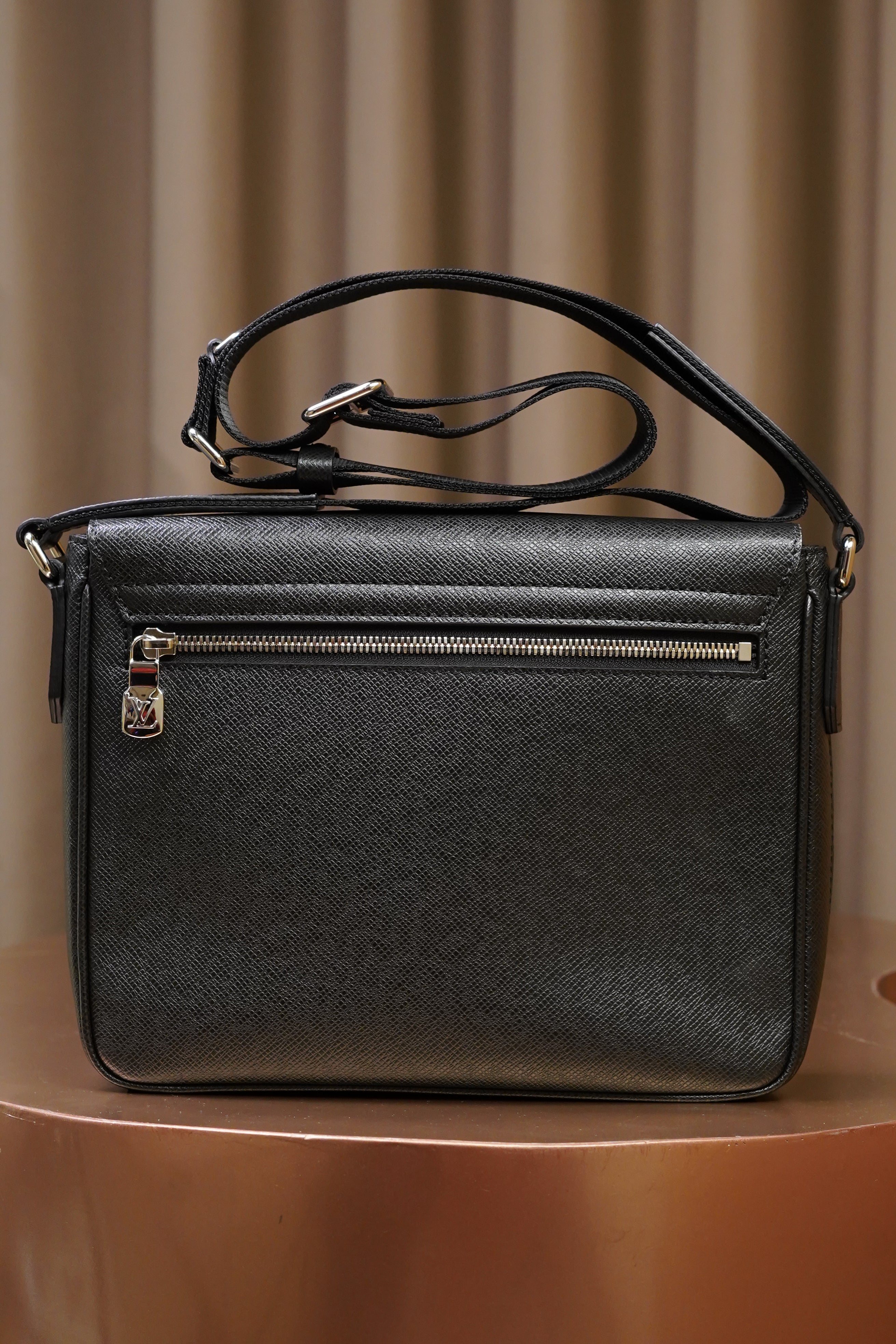 Louis Vuitton District Taiga